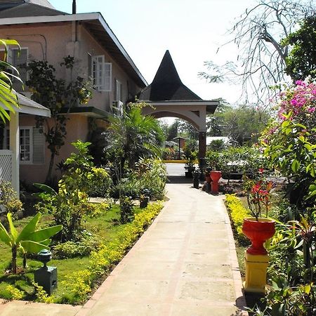 Bar-B-Barn Beach Hotel Negril Bagian luar foto