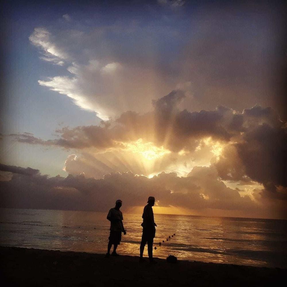 Bar-B-Barn Beach Hotel Negril Bagian luar foto